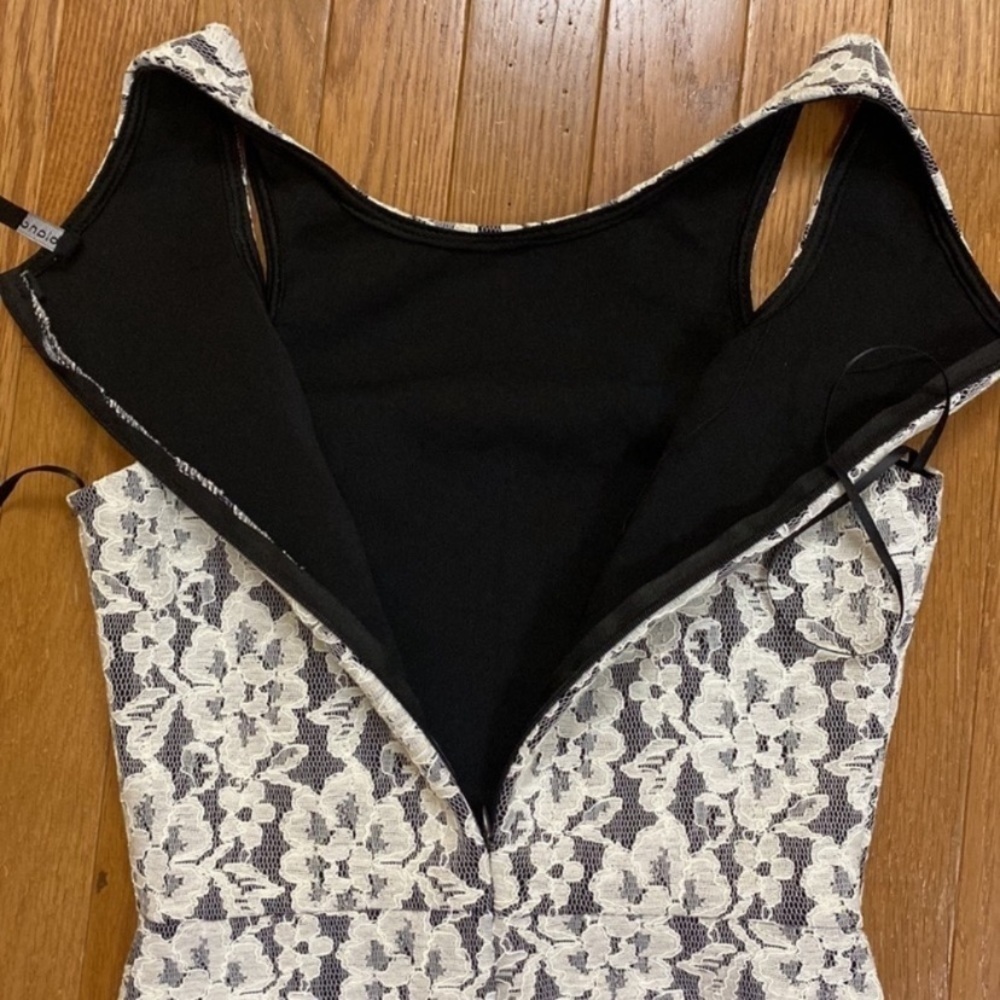 Blanc Bodycon lace dress size small - Picture 7 of 10